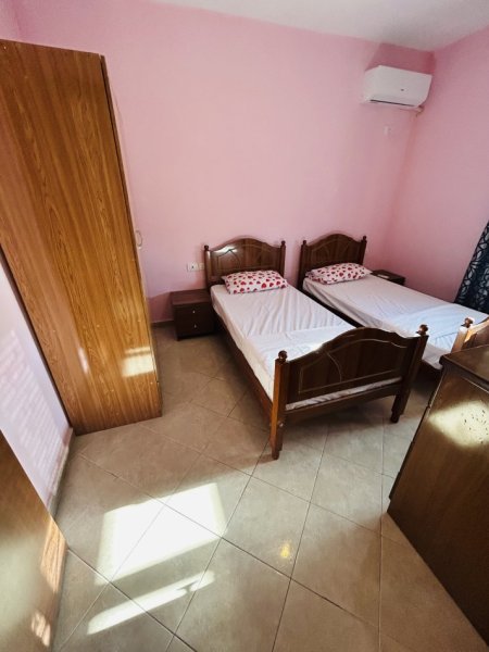Vlore, jepet me qera apartament plazhista