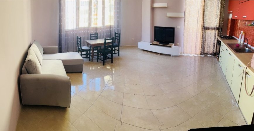 Vlore, jepet me qera apartament plazhista