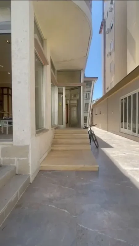 Durres, shitet ambjent biznesi Kati 0, 261 m² (Plazh,Durres)