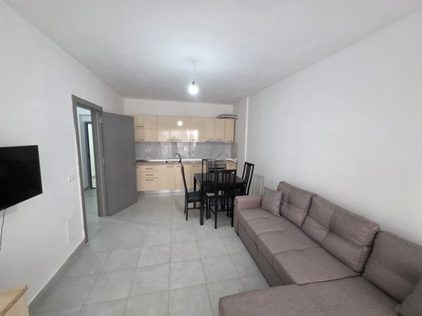 Tirane, jepet me qera apartament 1+1+Ballkon Kati 2, 70 m² (Rruga 5 Maji)