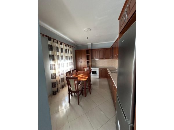 Shqiperi, jepet me qera apartament 3+1 Kati 2, 130 m² 500 € 