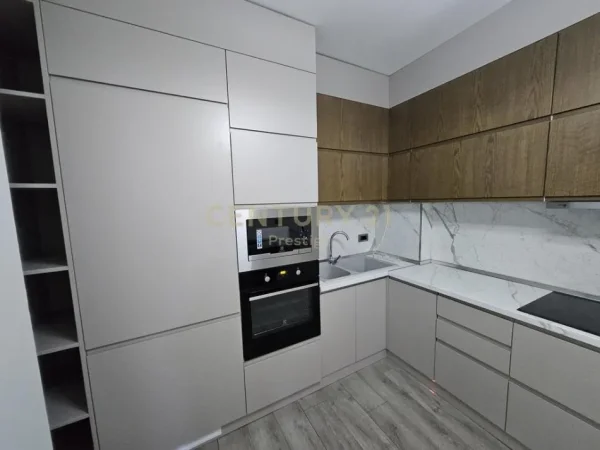 Tirane, jepet me qera apartament 2+1 Kati 2, 100 m² 11.000 € 