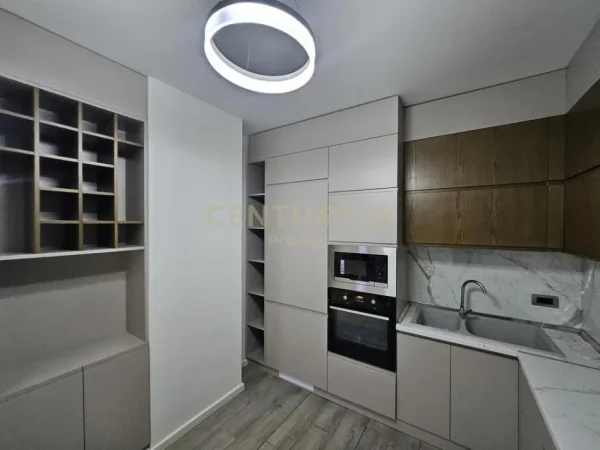 Tirane, jepet me qera apartament 2+1 Kati 2, 100 m² 11.000 € 