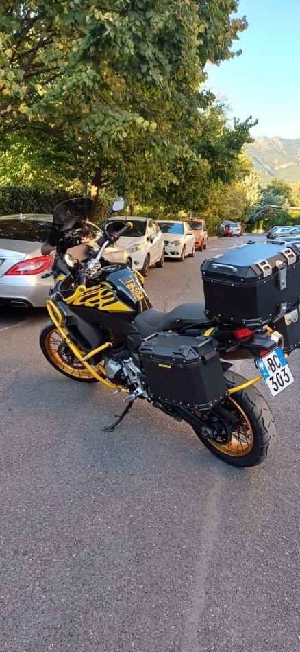 Tirane, OKAZION Shitet BMW - GS 850 Adventure - Viti 2021 , me 35.000 km - Cmimi 14400 €