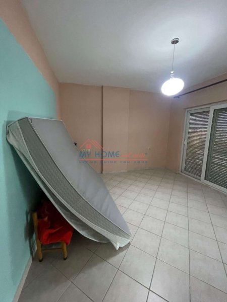 Tirane, jepet me qera apartament 2+1+Ballkon Kati 8, 100 m² 550 € (Rruga Dritan Hoxha)