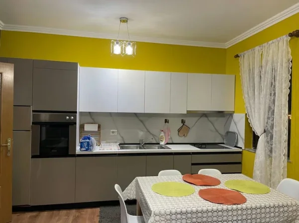 Tirane, jepet me qera apartament 2+1+Ballkon Kati 1, 110 m² 610 € (Rruga "Dibres")