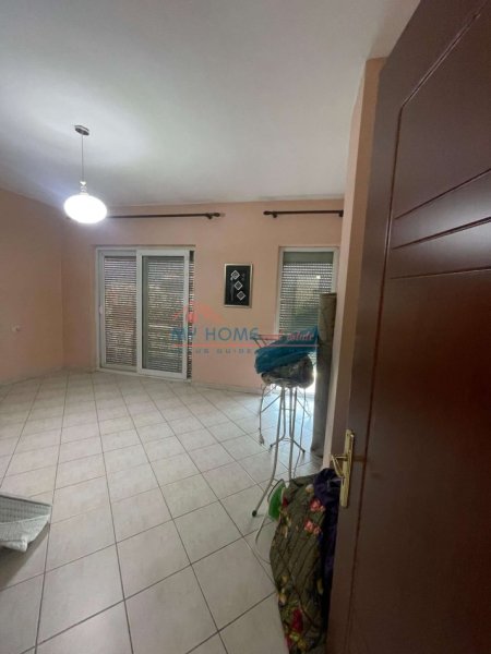 Tirane, jepet me qera apartament 2+1+Ballkon Kati 8, 100 m² 550 € (Rruga Dritan Hoxha)