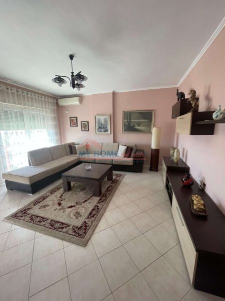 Tirane, jepet me qera apartament 2+1+Ballkon Kati 8, 100 m² 550 € (Rruga Dritan Hoxha)