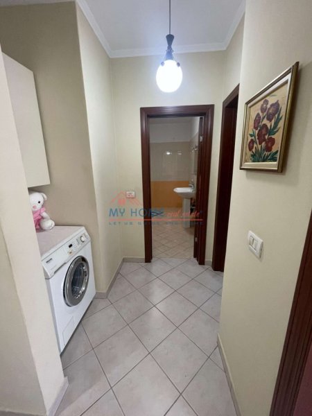 Tirane, jepet me qera apartament 2+1+Ballkon Kati 8, 100 m² 550 € (Rruga Dritan Hoxha)