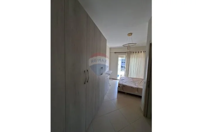 Tirane, jepet me qera apartament 2+1+Aneks+Ballkon Kati 8, 74 m² 500 € (Tirana Golden Park)