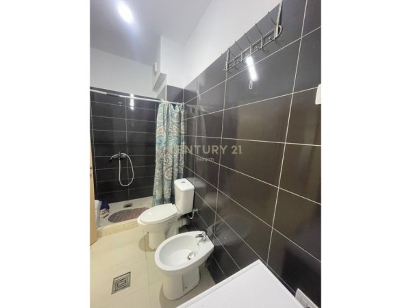 Tirane, jepet me qera apartament 2+1 Kati 2, 95 m² 550 € (Rr. Peti)