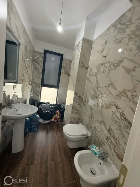 Tirane, jepet me qera apartament 2+1+Ballkon Kati 2, 90 m² 600 € (BULEVARDI ZHAN DARK)