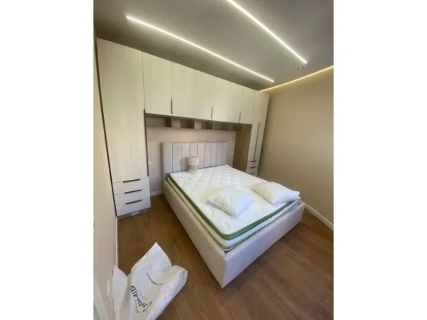 Tirane, jepet me qera apartament 1+1 Kati 5, 60 m² 720 € (pranë Kafe Flora)
