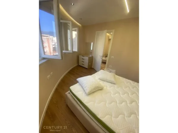 Tirane, jepet me qera apartament 1+1 Kati 5, 60 m² 720 € (pranë Kafe Flora)