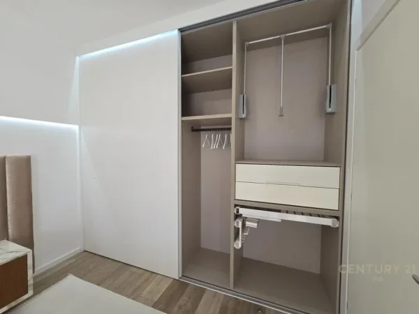 Tirane, jepet me qera apartament 1+1 Kati 3, 70 m² 850 € (Shkolla e kuqe)