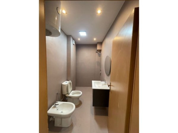 Mali Robit, shitet apartament 1+1 Kati 5, 61 m² 75.000 € 