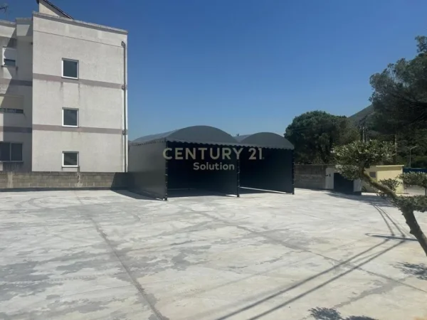 Tirane, jepet me qera ambjent biznesi Kati 0, 150 m² 1.500 € (RRETHRROTULLIMI I MULLETIT)