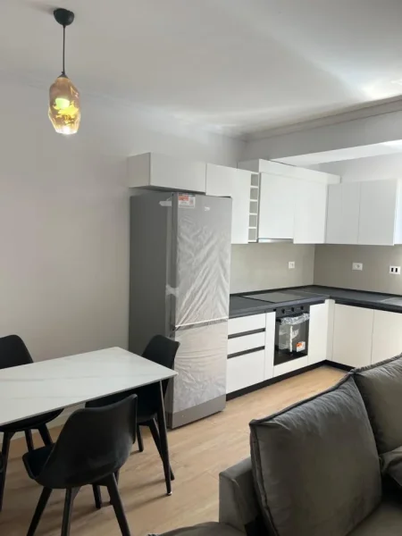 Tirane, jepet me qera apartament 2+1, 85.000 Leke/Muaj, Kati 2, 90 m² (Bulevardi Zogu I)