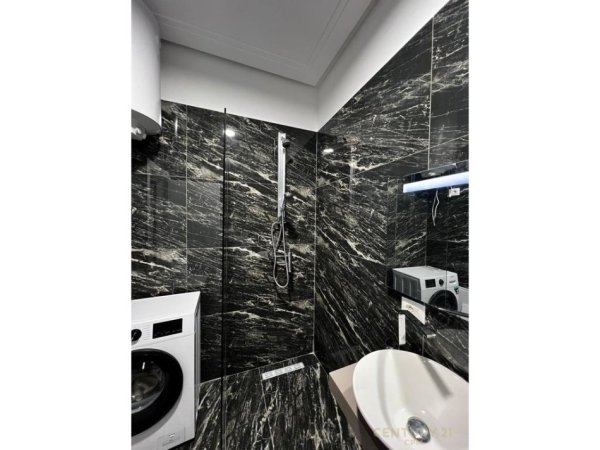 Shqiperi, jepet me qera apartament 2+1 Kati 3, 96 m² 900 € (Shkolla e Kuqe)