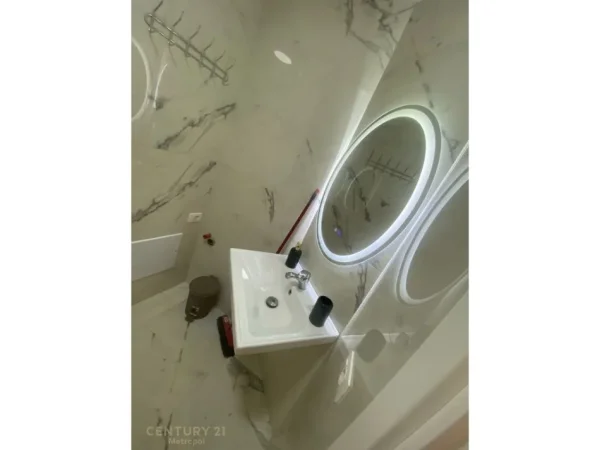 Tirane, jepet me qera apartament 1+1 Kati 5, 60 m² 720 € 