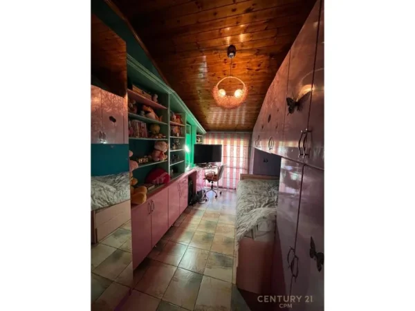 Tirane, shitet apartament 3+1 Kati 2, 132 m² 170.000 € 