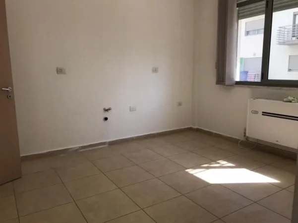 Tirane, jepet me qera apartament 1+1+Ballkon Kati 2, 70 m² 400 € (RRUGA 5 MAJI)
