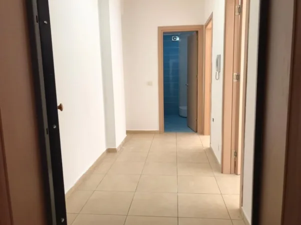 Tirane, jepet me qera apartament 1+1+Ballkon Kati 2, 70 m² 400 € (RRUGA 5 MAJI)
