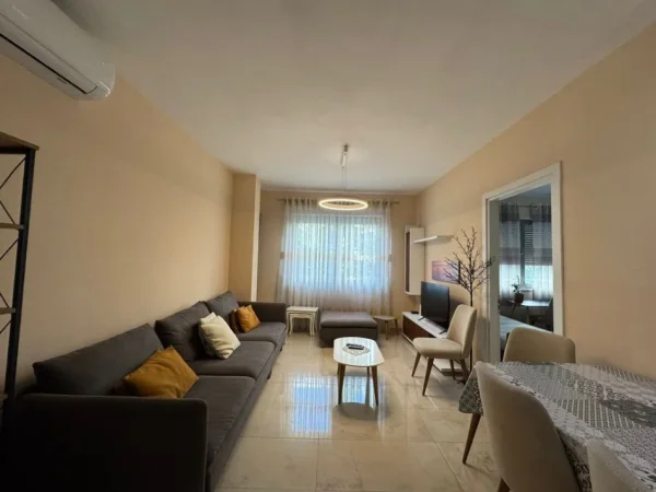 Tirane, jepet me qera apartament 2+1 Kati 2, 80 m² 600 € 