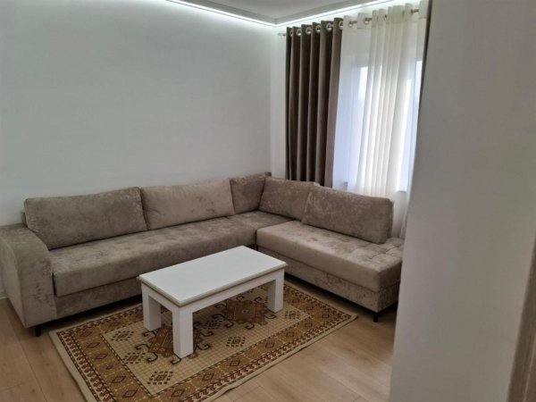 Tirane, jepet me qera apartament 1+1+Ballkon Kati 3, 60 m² 550 € (STACIONI TRENIT)