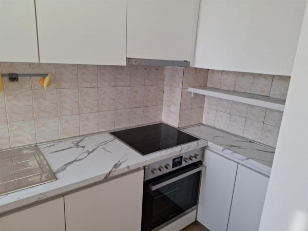 Tirane, jepet me qera apartament 1+1+Ballkon Kati 3, 60 m² 550 € (STACIONI TRENIT)