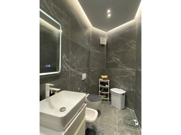 Tirane, shitet apartament 1+1 Kati 3, 97 m² 187.000 € 