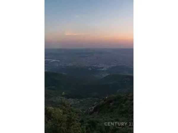 Tirane, shitet hotel , 7.250 m² 2.900.000 € (Dajt)