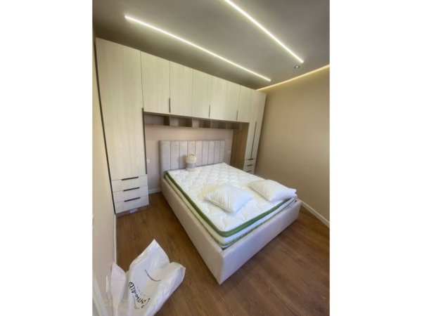 Tirane, jepet me qera apartament 1+1 Kati 5, 60 m² 720 € (Prane Kafe Flora)