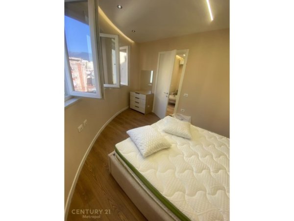 Tirane, jepet me qera apartament 1+1 Kati 5, 60 m² 720 € (Prane Kafe Flora)