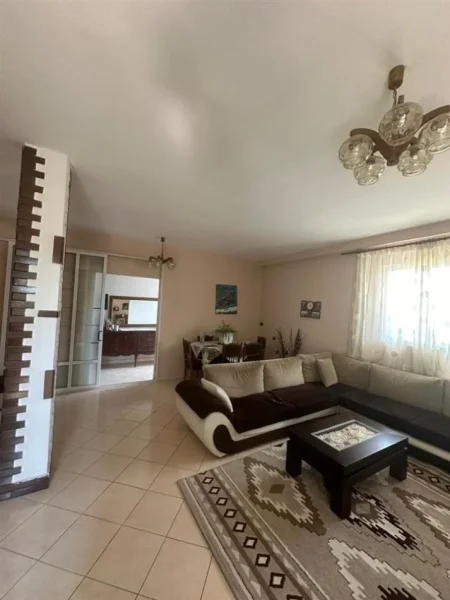 Tirane, shitet shtepi 4+1+Ballkon Kati 2, 570 m² 230.000 € (Yzberisht)