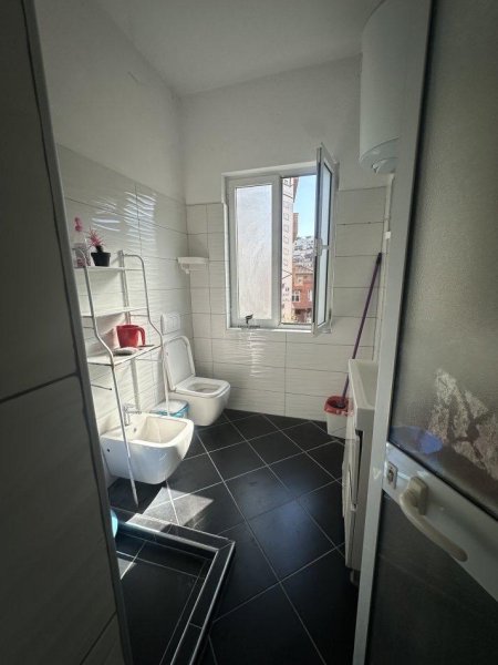 Tirane, jepet me qera garsonier 1+1 Kati 3, 40 m² 350 € (SIRI KODRA)