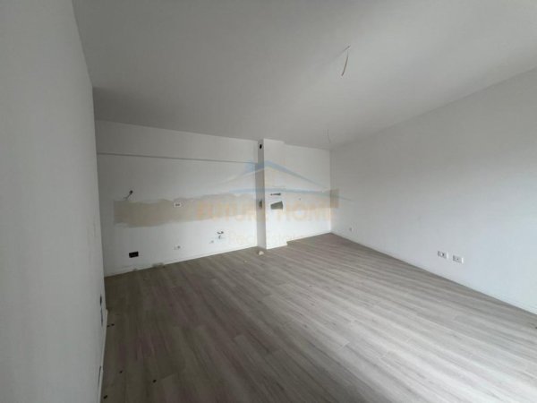 Tirane, shitet apartament 2+1 Kati 3, 99 m² 250.000 € 