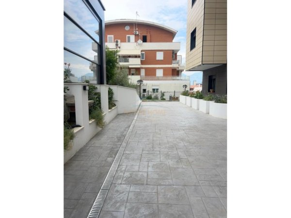 Tirane, shitet apartament 2+1 Kati 3, 99 m² 250.000 € 