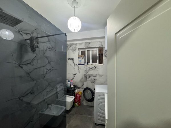Tirane, shitet apartament 2+1 Kati 9, 90 m² 155.000 € (Tv Klan Pallatet Fratari)