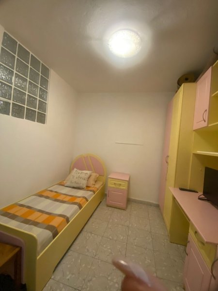 Tirane, jepet me qera apartament 2+1+Ballkon Kati 6, 75 m² 620 € (selvia)