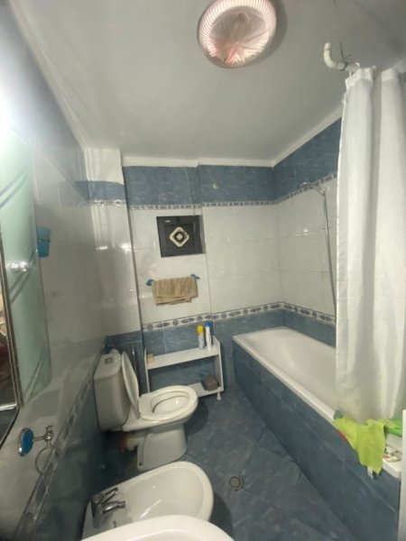 Tirane, jepet me qera apartament 2+1+Ballkon Kati 6, 75 m² 620 € (selvia)