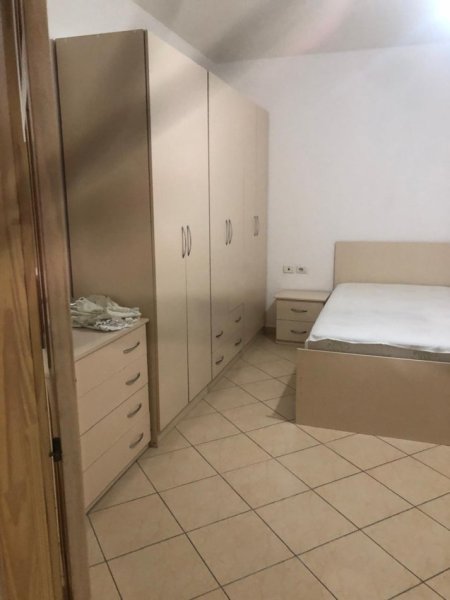 Tirane, jepet me qera apartament 2+1 Kati 3, 117 m² 450 € (Rruga selite e vjeter)