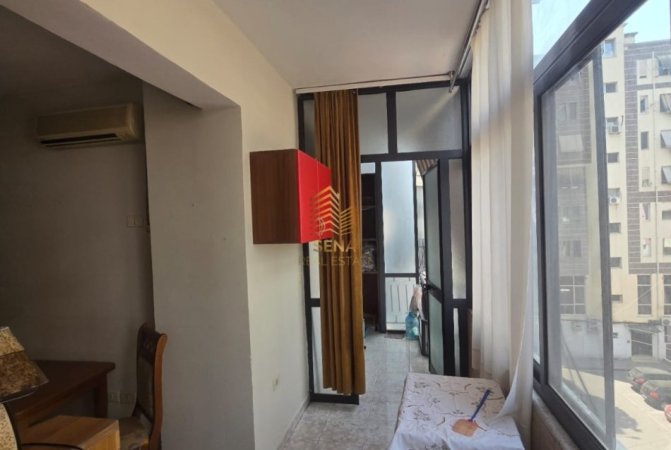 Tirane, jepet me qera apartament 1+1 Kati 3, 65 m² 450 € (Prane Unisersitetit Mesdhetar)
