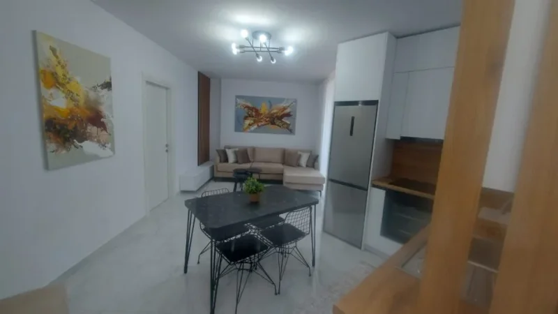 Tirane, jepet me qera apartament 1+1+Ballkon Kati 7, 66 m² 470 € (Yzberisht perballe Grand Gallery)