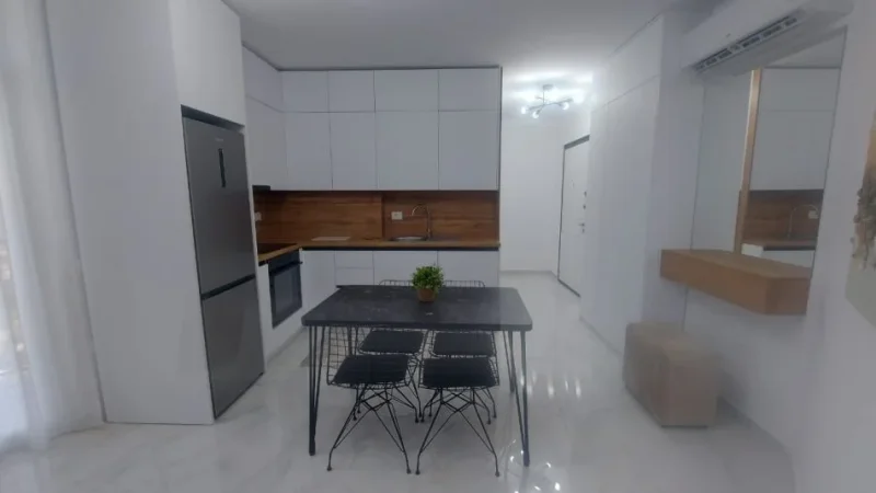 Tirane, jepet me qera apartament 1+1+Ballkon Kati 7, 66 m² 470 € (Yzberisht perballe Grand Gallery)
