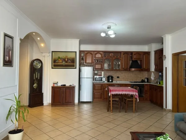 Tirane, shitet apartament 2+1 , 120 m² 315.000 € (Petro Nini)