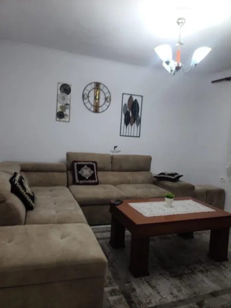 Tirane, jepet me qera apartament 3+1 Kati 1, 100 m² 600 € (RRUGA E DURRESIT)