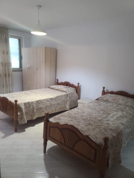 Tirane, jepet me qera apartament 3+1 Kati 1, 100 m² 600 € (RRUGA E DURRESIT)