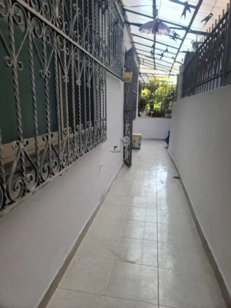 Tirane, jepet me qera apartament 3+1 Kati 1, 100 m² 600 € (RRUGA E DURRESIT)