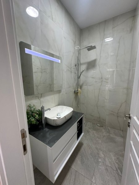 Tirane, jepet me qera apartament 2+1 Kati 9, 95 m² 700 € 